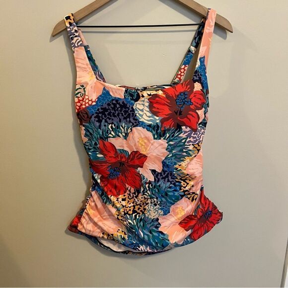 NWOT ATHLETA SQUARE NECK BRA CUP PRINT
TANKINI - Picture 5 of 10